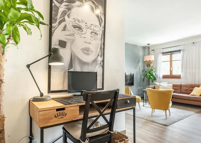 Spacious Apartment Next To Plaza De La Merced By Rems